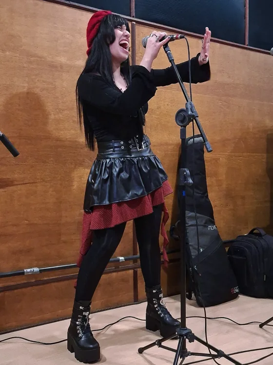 Atitude em vermelho e preto · 15